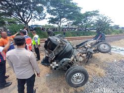 4 Fakta Kecelakaan Maut Kereta Vs Pikap di Cirebon