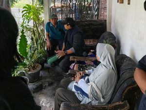 Kejari Surabaya-Tim Satgas SIRI Amankan DPO Terpidana Korupsi di Blitar