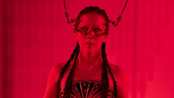 Potret Agnes Jennifer Debut di Catwalk, Tampilkan Koleksi Tex Saverio