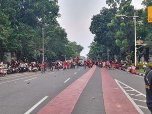 Massa Petani di Patung Kuda Bubarkan Diri Massa Petani di Patung Kuda Bubarkan Diri
