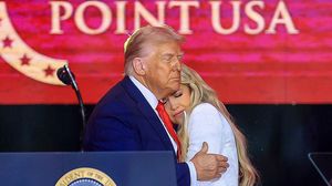 7 Momen Janda Charlie Kirk Berpelukan dengan Donald Trump, Jadi Sorotan