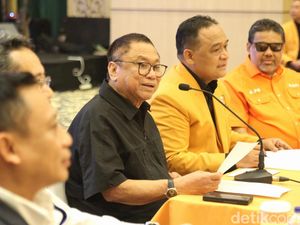 Momen Petinggi Parpol Non Parlemen Kumpul di Kediaman OSO Momen Petinggi Parpol Non Parlemen Kumpul di Kediaman OSO