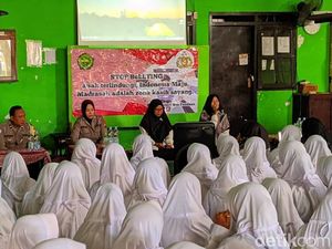 326 Santri di Pasuruan Dapat Edukasi Anti Bullying-Tertib Lalu Lintas 326 Santri di Pasuruan Dapat Edukasi Anti Bullying-Tertib Lalu Lintas