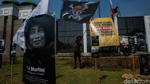 Potret Petani Korban Intimidasi Dipajang Saat Aksi di Depan DPR