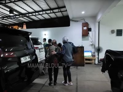 8 Foto Rumah Al Ghazali-Alyssa, Minimalis & Cozy Dilengkapi Kolam Renang
