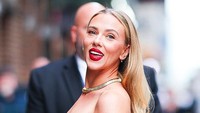 Scarlett Johansson Pernah Malu Jerawatan, Selalu Tutupi Pakai Makeup Tebal