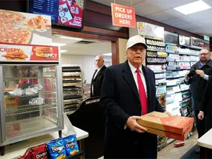 8 Selera Makan Aneh Donald Trump yang Bikin Geleng-Geleng Kepala 8 Selera Makan Aneh Donald Trump yang Bikin Geleng-Geleng Kepala