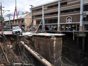 Sinkhole Raksasa Tiba-tiba Muncul di Bangkok, Warga Dievakuasi Sinkhole Raksasa Tiba-tiba Muncul di Bangkok, Warga Dievakuasi