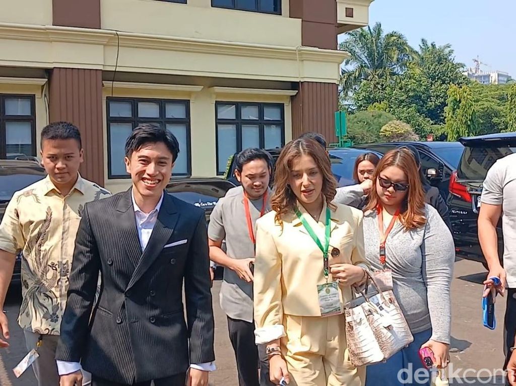 Tasya Farasya Tampil Flawless Hadiri Sidang Perdana Cerai Tasya Farasya Tampil Flawless Hadiri Sidang Perdana Cerai