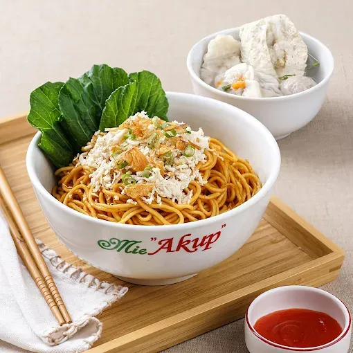 Rekomendasi tempat makan yamien legendaris di Bandung