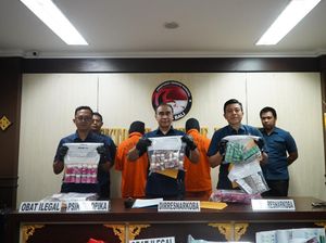 Video: Polisi Sita Puluhan Ribu Obat Keras Senilai Rp 1,9 M di Bali Video: Polisi Sita Puluhan Ribu Obat Keras Senilai Rp 1,9 M di Bali