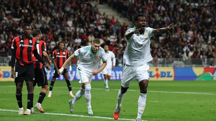 Soccer Football - UEFA Europa League - OGC Nice v AS Roma - Allianz Riviera, Nice, France - September 24, 2025 AS Romas Evan Ndicka celebrates scoring their first goal REUTERS/Manon Cruz