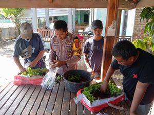 Brigpol Kamaludin Bantu Ekonomi Warga Lewat Program Bina Peternak-Petani Brigpol Kamaludin Bantu Ekonomi Warga Lewat Program Bina Peternak-Petani