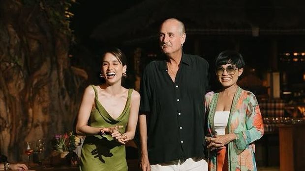 Cinta Laura Rayakan Ultah Sang Ayah