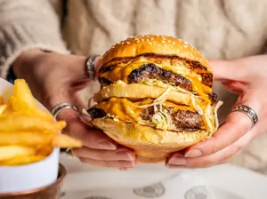 Daftar Burger Terlezat di Dunia Baru Dirilis, Ada Negara Mana Saja?