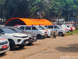 Sopir Ambulans yang Ikut Berjibaku di Tengah Petaka Keracunan MBG