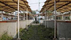 Ditinggalkan Pedagang, Lokbin Kota Intan Kini Jadi Kawasan Kumuh