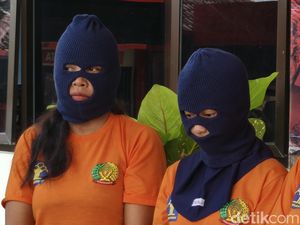 Akal Bulus Duo Karyawati Toko Emas Gondol Gelang Rp 120 Juta Akal Bulus Duo Karyawati Toko Emas Gondol Gelang Rp 120 Juta