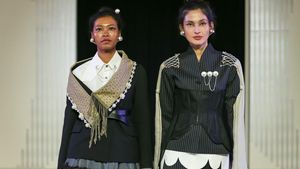 Foto: Inspirasi Gaya Formal dengan Wastra Nusantara, Batik Hingga Tenun