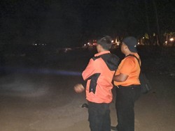 Warga Sulsel Tenggelam di Pantai Cibaru Anyer, Tim SAR Lakukan Pencarian