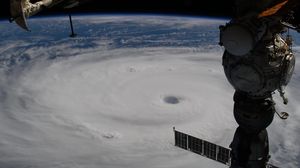 Indah Tapi Ngeri! Foto Topan Raksasa Difoto dari Luar Angkasa