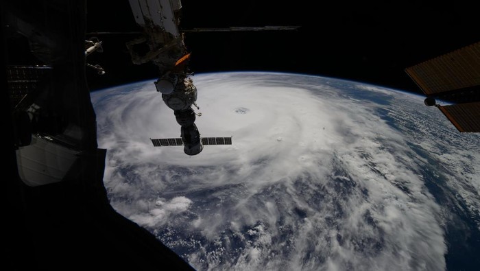 Rahasia di Balik Fenomena, Kenapa Indonesia Aman dari Amukan Topan?