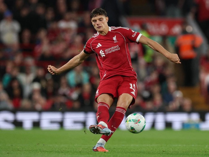 Soccer Football - Carabao Cup - Third Round - Liverpool v Southampton - Anfield, Liverpool, Britain - September 23, 2025 Liverpools Giovanni Leoni in action REUTERS/Phil Noble EDITORIAL USE ONLY. NO USE WITH UNAUTHORIZED AUDIO, VIDEO, DATA, FIXTURE LISTS, CLUB/LEAGUE LOGOS OR LIVE SERVICES. ONLINE IN-MATCH USE LIMITED TO 120 IMAGES, NO VIDEO EMULATION. NO USE IN BETTING, GAMES OR SINGLE CLUB/LEAGUE/PLAYER PUBLICATIONS. PLEASE CONTACT YOUR ACCOUNT REPRESENTATIVE FOR FURTHER DETAILS..