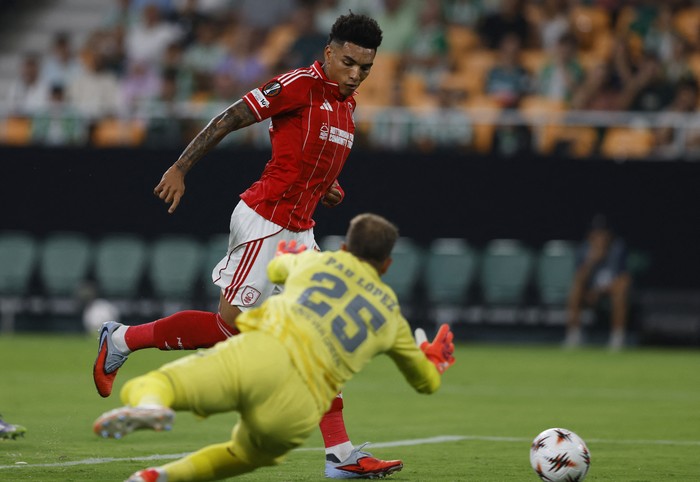 Igor Jesus, Nottingham Forest Soccer Football - UEFA Europa League - Real Betis v Nottingham Forest - La Cartuja de Sevilla, Seville, Spain - September 24, 2025 Nottingham Forest's Igor Jesus scores their first goal REUTERS/Marcelo Del Pozo