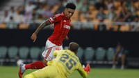 Forest lantas merespons tidak kalah cepat lewat aksi-aksi Igor Jesus. Foto: REUTERS/Marcelo del Pozo