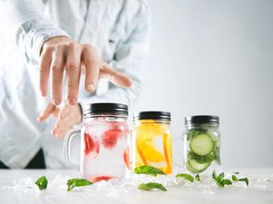 Cara Membuat Infused Water untuk Diet dan Manfaatnya bagi Kesehatan Tubuh