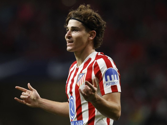 Soccer Football - LaLiga - Atletico Madrid v Rayo Vallecano - Riyadh Air Metropolitano, Madrid, Spain - September 24, 2025 Atletico Madrid's Julian Alvarez celebrates scoring their third goal REUTERS/Susana Vera