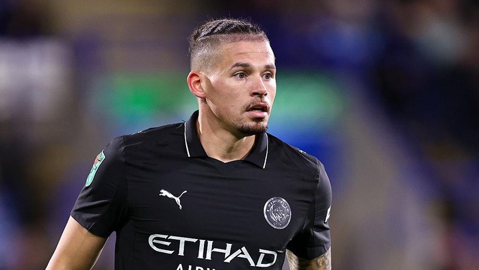 HUDDERSFIELD, ENGLAND - SEPTEMBER 24: Kalvin Phillips of Manchester City during the Carabao Cup Third Round match between Huddersfield Town and Manchester City at Accu Stadium on September 24, 2025 in Huddersfield, England. (Photo by Robbie Jay Barratt - AMA/Getty Images)