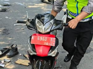 Kecelakaan Truk Tangki Vs Motor Pelat Merah di Jepara, 1 Orang Tewas Kecelakaan Truk Tangki Vs Motor Pelat Merah di Jepara, 1 Orang Tewas