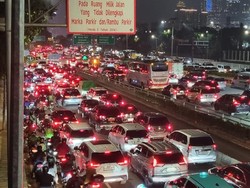 Sejumlah Gerbang Tol Dibuka Parsial, Tol Dalam Kota Macet Malam Ini