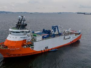Bentang Bahari, Kapal Penggelar Kabel Laut Berbendera Merah Putih Resmi Beroperasi Bentang Bahari, Kapal Penggelar Kabel Laut Berbendera Merah Putih Resmi Beroperasi