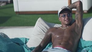 Gaya Jesse Lingard Liburan di Bali Sambil Pamer Perut Sixpack