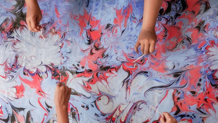 Keren! Siswa SMK Ini Bikin Seragam Batik Sendiri yang Bikin Bangga!