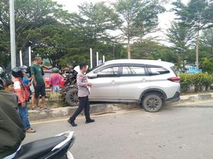 Tabrakan Beruntun Libatkan 5 Kendaraan di Kolaka, 1 Pemotor Luka Tabrakan Beruntun Libatkan 5 Kendaraan di Kolaka, 1 Pemotor Luka