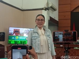 Nikita Mirzani Resmi Gugat Reza Gladys Rp 244 M Nikita Mirzani Resmi Gugat Reza Gladys Rp 244 M