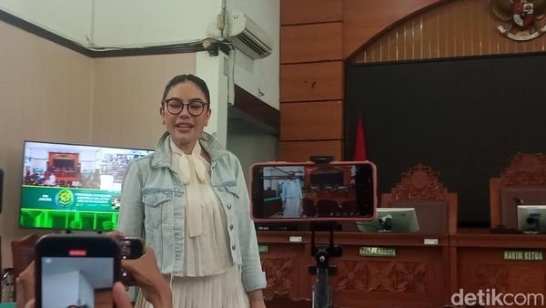 Alasan Nikita Mirzani Cetar Terus di Sidang Melawan Reza Gladys