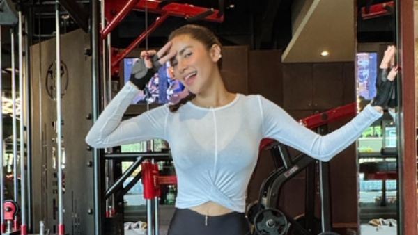 7 Foto Olla Ramlan Olahraga di Gym, Pamer Body Goals Pakai Crop Top