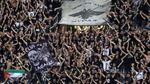 Foto: Bendera Palestina saat Klub Israel Main di Liga Europa