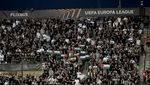 Foto: Bendera Palestina saat Klub Israel Main di Liga Europa