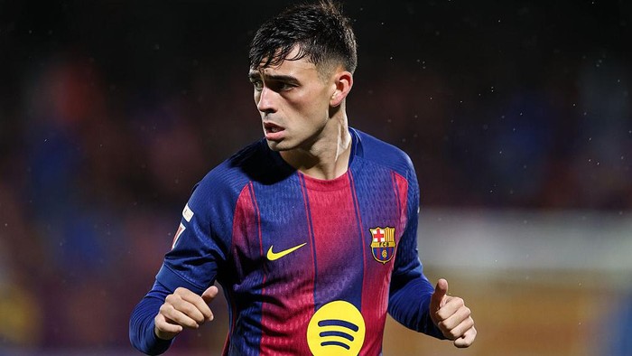 BARCELONA, SPAIN - SEPTEMBER 21: Pedro Gonzalez Pedri of FC Barcelona looks on during the LaLiga EA Sports match between FC Barcelona and Getafe CF at Estadi Johan Cruyff on September 21, 2025 in Barcelona, Spain. (Photo by Judit Cartiel/Getty Images)