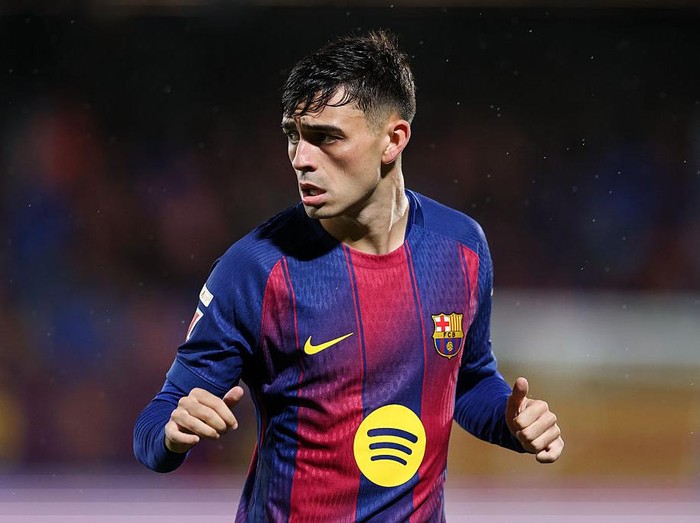 BARCELONA, SPAIN - SEPTEMBER 21: Pedro Gonzalez Pedri of FC Barcelona looks on during the LaLiga EA Sports match between FC Barcelona and Getafe CF at Estadi Johan Cruyff on September 21, 2025 in Barcelona, Spain. (Photo by Judit Cartiel/Getty Images)