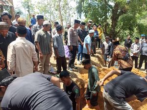 Bocah SD Jadi Korban Kedua Pria Pacitan Ngamuk di Rumah Eks Mertua Bocah SD Jadi Korban Kedua Pria Pacitan Ngamuk di Rumah Eks Mertua