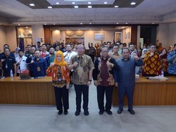 Pemkab Gresik Bakal Relokasi Kabel Udara ke Tanah