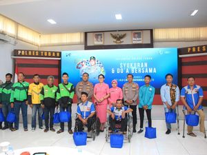 HUT Lalu Lintas ke-70, Satlantas Tuban Beri Bingkisan ke Ojol-Disabilitas HUT Lalu Lintas ke-70, Satlantas Tuban Beri Bingkisan ke Ojol-Disabilitas
