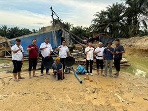 Polres Kampar Tangkap Pelaku Penambangan Emas Ilegal di Desa Lipat Kain Polres Kampar Tangkap Pelaku Penambangan Emas Ilegal di Desa Lipat Kain
