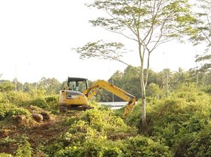 Tol Bakter Turunkan Alat Berat Normalisasi Saluran Air di 2 Desa Kalianda Tol Bakter Turunkan Alat Berat Normalisasi Saluran Air di 2 Desa Kalianda